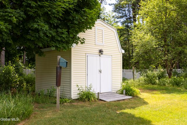 11 Sweetbriar Lane, Queensbury, NY 12804