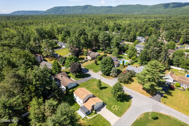 11 Sweetbriar Lane, Queensbury, NY 12804