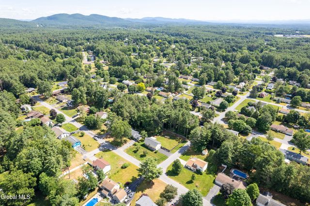 11 Sweetbriar Lane, Queensbury, NY 12804