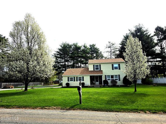 11 Sweetbriar Lane, Queensbury, NY 12804