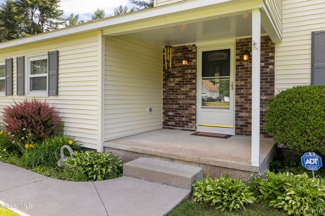 11 Sweetbriar Lane, Queensbury, NY 12804