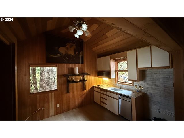 88887 E GOVERNMENT CAMP Loop, Government Camp, OR 97028