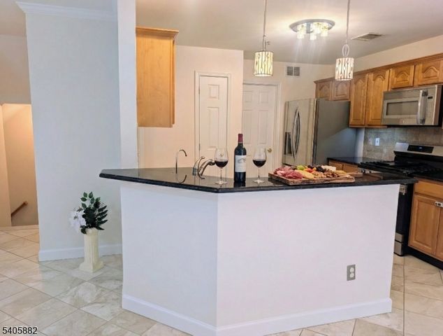 3038 King Ct, Green Brook Twp., NJ 08812