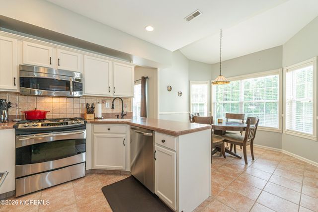 91 Nutmeg Road, Aberdeen, NJ 07747