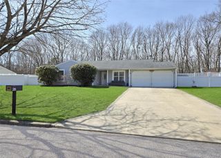 28 Timber Trail Lane, Medford, NY 11763