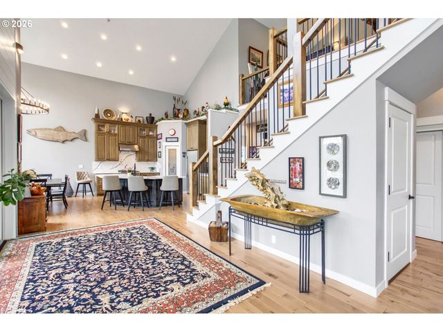383 W CLACKAMAS Blvd, Gladstone, OR 97027