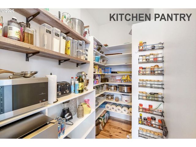 383 W CLACKAMAS Blvd, Gladstone, OR 97027