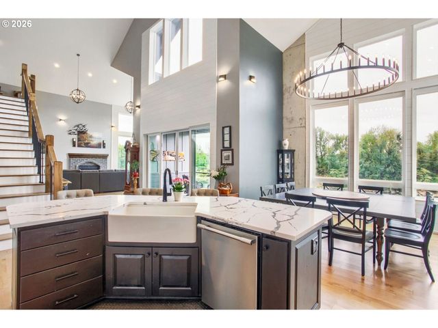 383 W CLACKAMAS Blvd, Gladstone, OR 97027