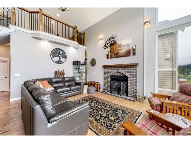 383 W CLACKAMAS Blvd, Gladstone, OR 97027
