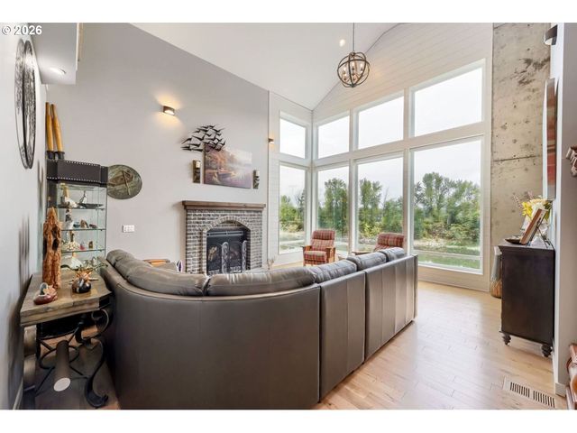383 W CLACKAMAS Blvd, Gladstone, OR 97027