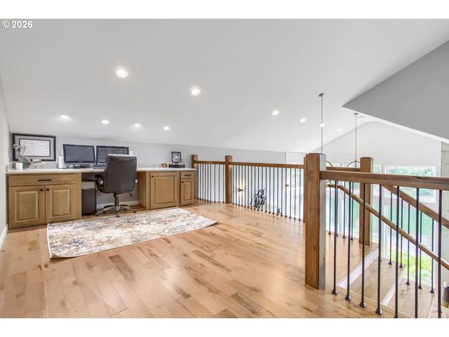 383 W CLACKAMAS Blvd, Gladstone, OR 97027