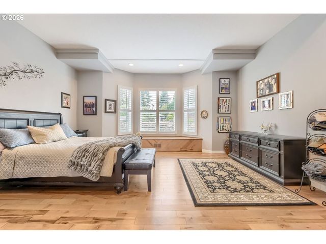 383 W CLACKAMAS Blvd, Gladstone, OR 97027