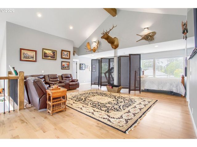 383 W CLACKAMAS Blvd, Gladstone, OR 97027