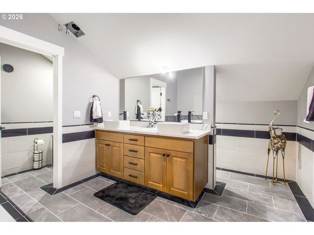 383 W CLACKAMAS Blvd, Gladstone, OR 97027