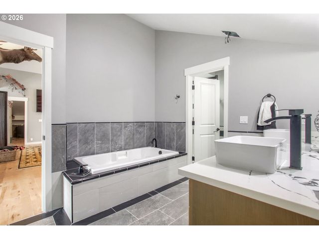 383 W CLACKAMAS Blvd, Gladstone, OR 97027