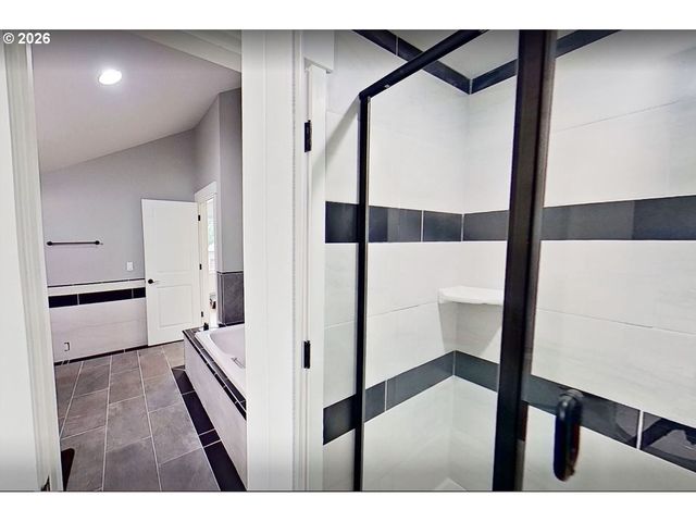 383 W CLACKAMAS Blvd, Gladstone, OR 97027