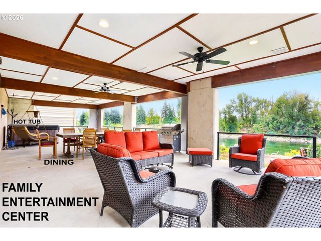 383 W CLACKAMAS Blvd, Gladstone, OR 97027