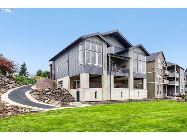 383 W CLACKAMAS Blvd, Gladstone, OR 97027