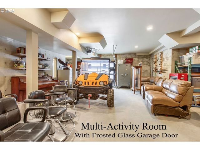 383 W CLACKAMAS Blvd, Gladstone, OR 97027