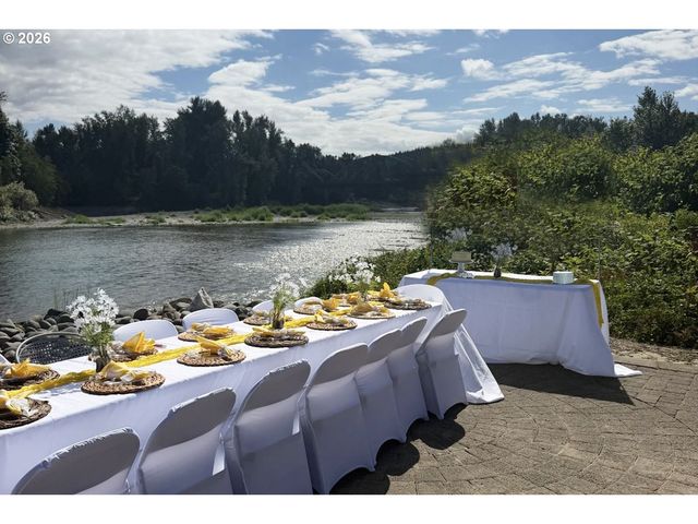 383 W CLACKAMAS Blvd, Gladstone, OR 97027