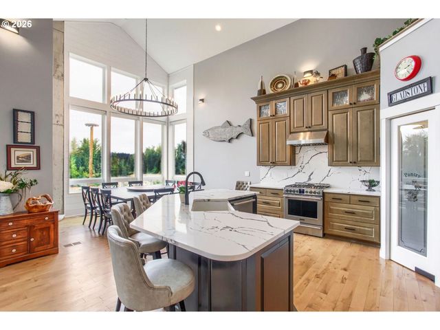 383 W CLACKAMAS Blvd, Gladstone, OR 97027