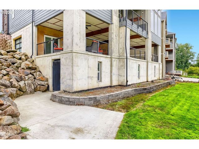 383 W CLACKAMAS Blvd, Gladstone, OR 97027