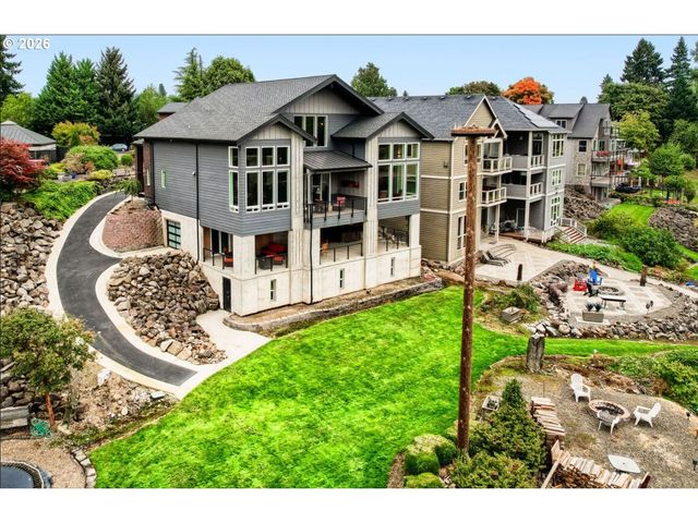 383 W CLACKAMAS Blvd, Gladstone, OR 97027