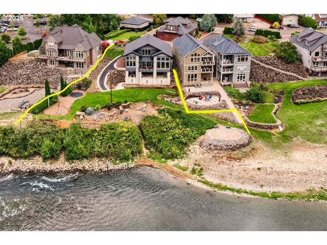 383 W CLACKAMAS Blvd, Gladstone, OR 97027