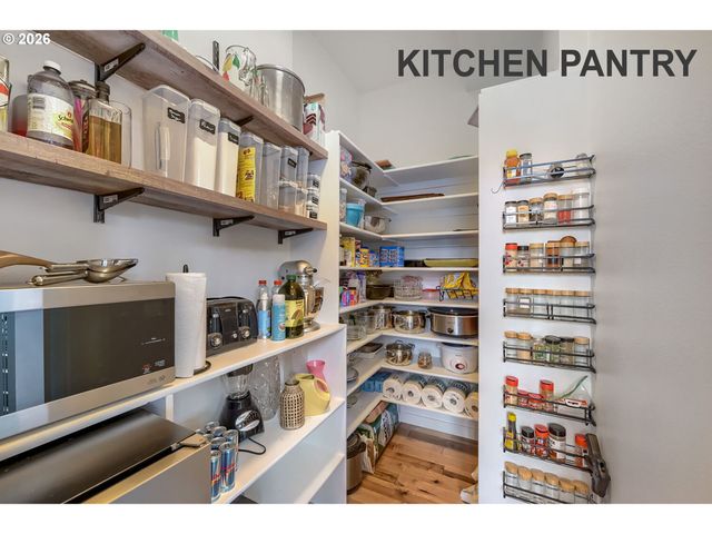 383 W CLACKAMAS Blvd, Gladstone, OR 97027