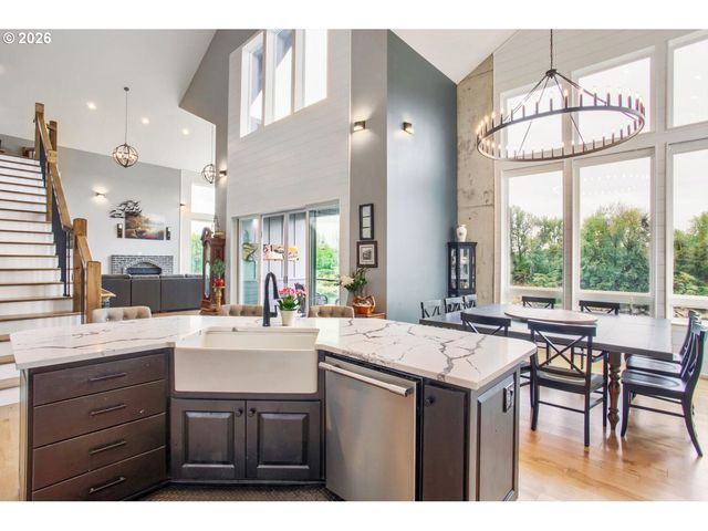 383 W CLACKAMAS Blvd, Gladstone, OR 97027