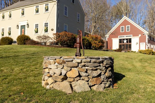 139 Atlantic Avenue, North Hampton, NH 03862