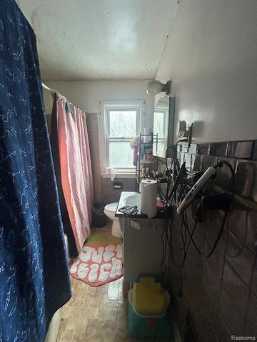 16562 Bramell Street, Detroit, MI 48219