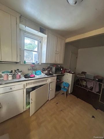 16562 Bramell Street, Detroit, MI 48219