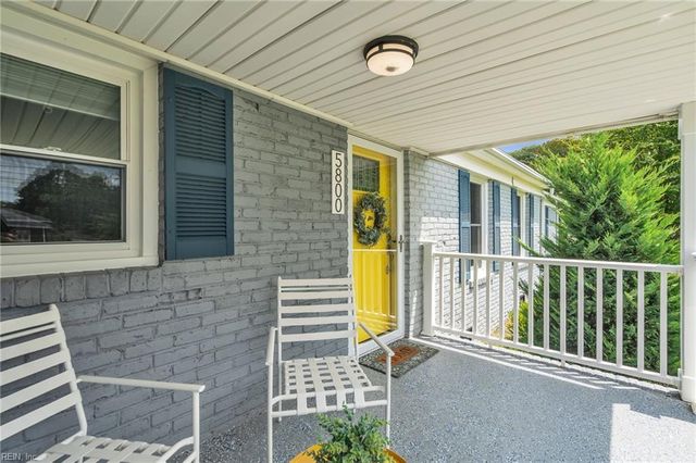 5800 Barberry LN, Portsmouth, VA 23703