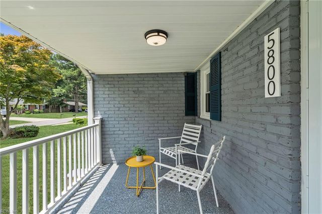5800 Barberry LN, Portsmouth, VA 23703