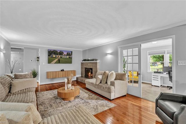 5800 Barberry LN, Portsmouth, VA 23703