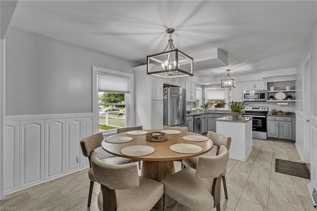 5800 Barberry LN, Portsmouth, VA 23703