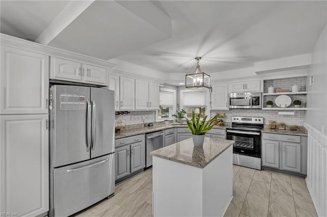5800 Barberry LN, Portsmouth, VA 23703