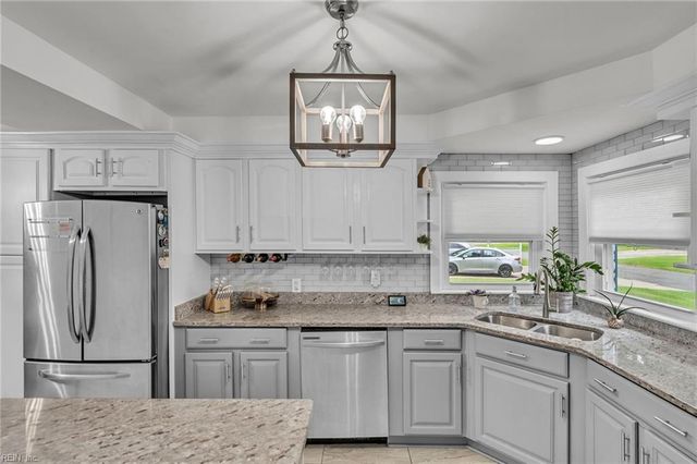 5800 Barberry LN, Portsmouth, VA 23703