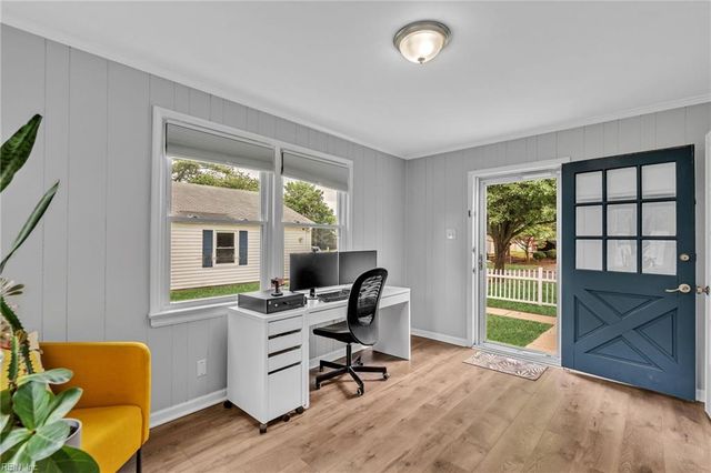 5800 Barberry LN, Portsmouth, VA 23703