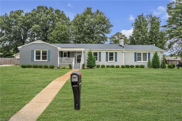 5800 Barberry LN, Portsmouth, VA 23703