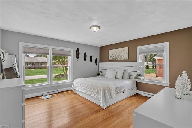 5800 Barberry LN, Portsmouth, VA 23703
