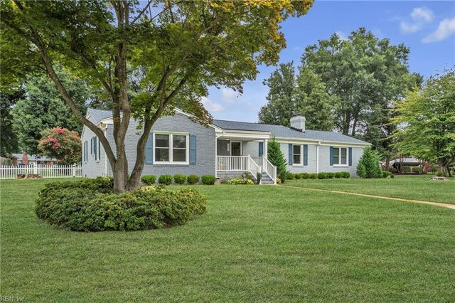 5800 Barberry LN, Portsmouth, VA 23703