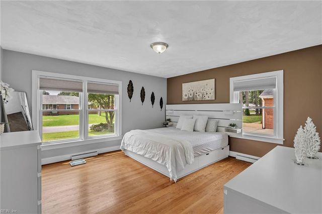 5800 Barberry LN, Portsmouth, VA 23703