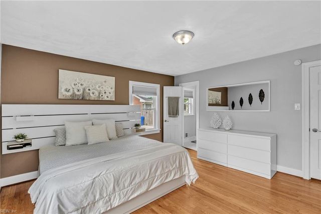 5800 Barberry LN, Portsmouth, VA 23703