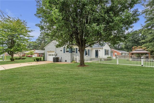 5800 Barberry LN, Portsmouth, VA 23703