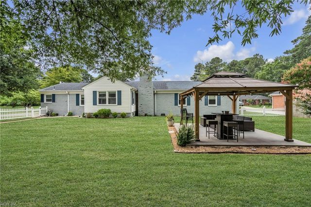 5800 Barberry LN, Portsmouth, VA 23703