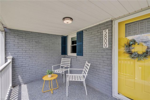 5800 Barberry LN, Portsmouth, VA 23703