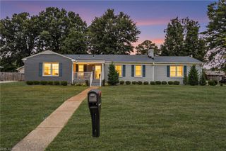 5800 Barberry LN, Portsmouth, VA 23703