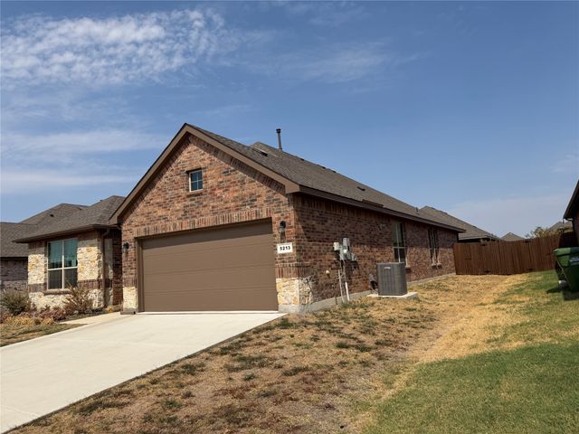 5213 Meadow Lane, Krum, TX 76249